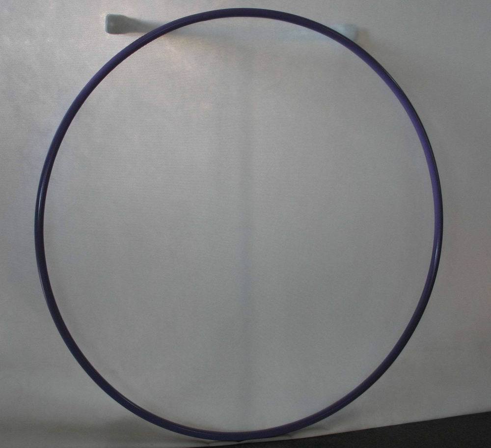 Девушка крутит обруч. Мягкий обруч для похудения. Обруч детский. Обруч для спорта. Железный обруч хулахуп.