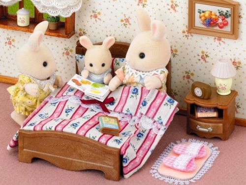 Игровой набор Sylvanian Families Большая кровать и тумбочка 5019 фото 3