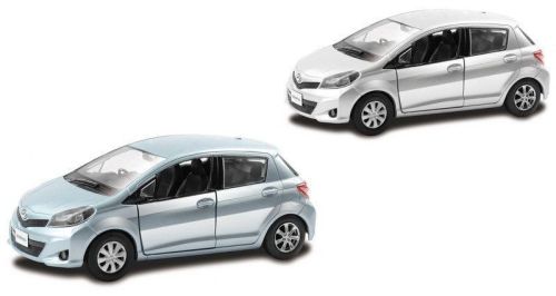 Машинка металлическая Toyota Yaris 1:32, инерционная фото 3